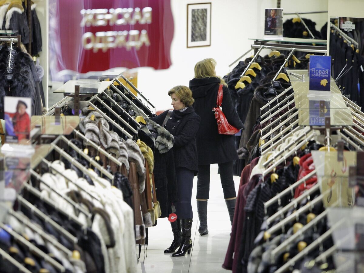    % Работа магазина "Мир кожи и меха" в Сокольниках© РИА Новости . Руслан Кривобок