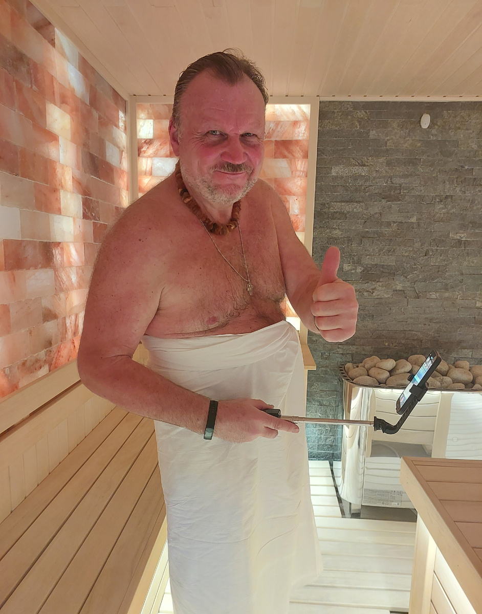 Пар-мастер Сергей Беляев состааил мне компанию.
