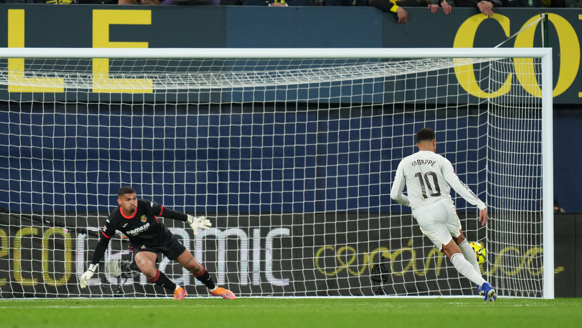    Форвард «Реала» Килиан Мбаппе релизует пенальти в матче с «Вилльяреалом». Getty Images