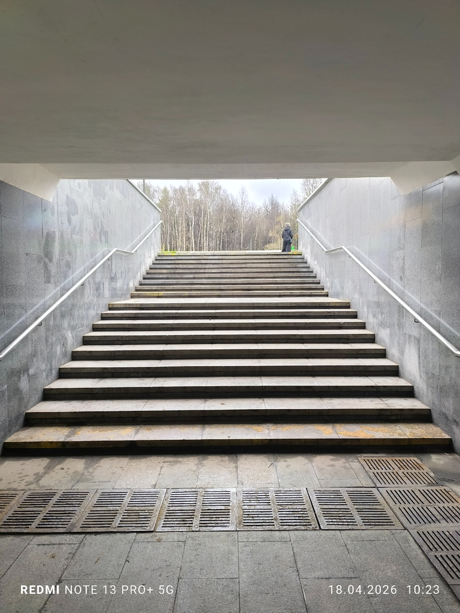 Вид из туннеля, выход со станции МЦК «Белокаменная»