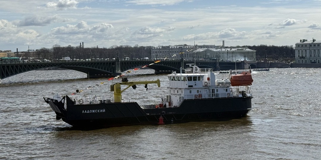 Полуденный выстрел из пушки Петропавловской крепости ознаменовал открытие навигации в Санкт‑Петербурге