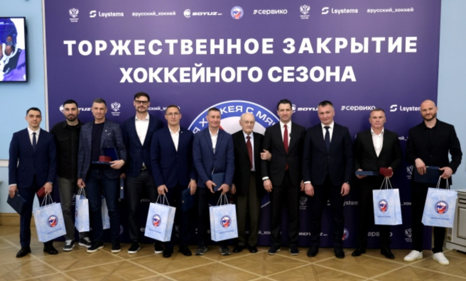    Команда легенд. Фото: Федерация хоккея с мячом России