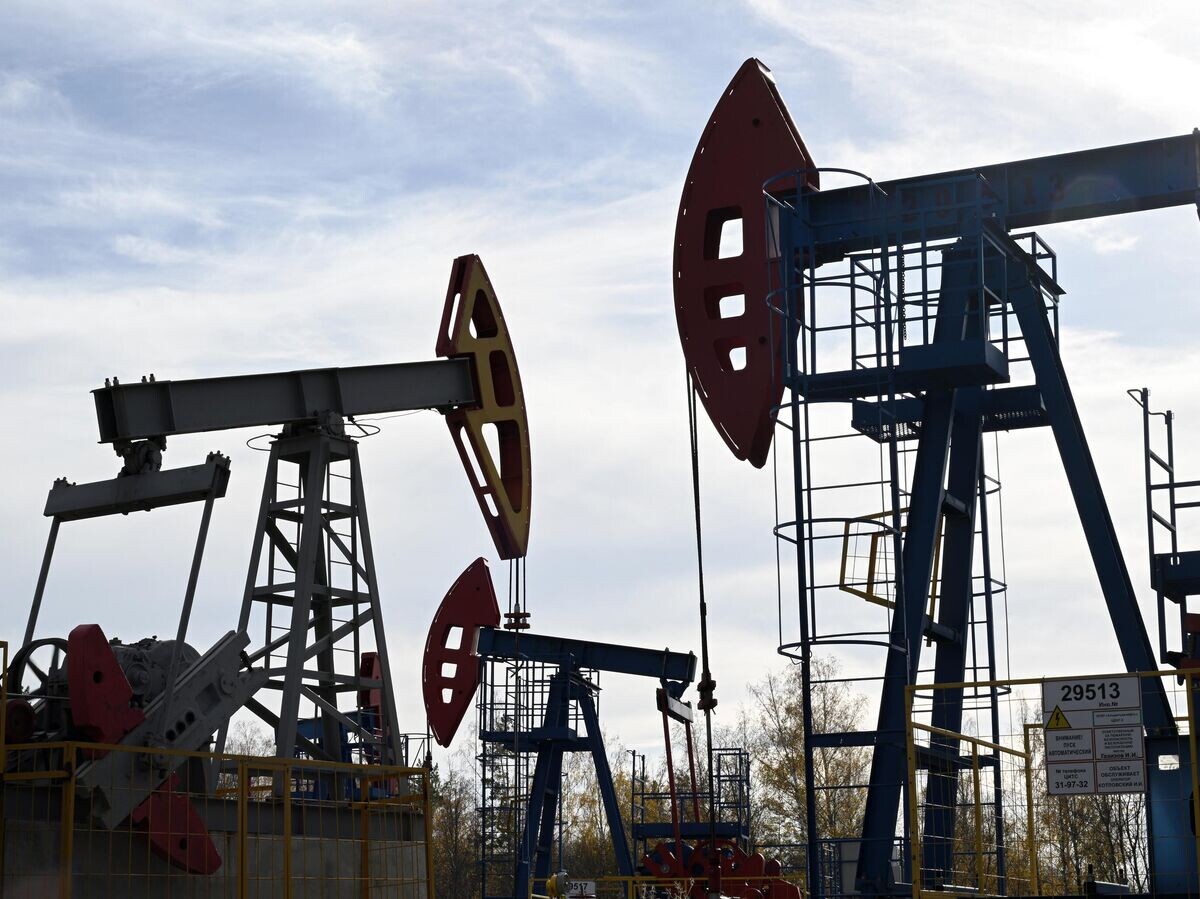    Добыча нефти в Татарстане © РИА Новости . Максим Богодвид