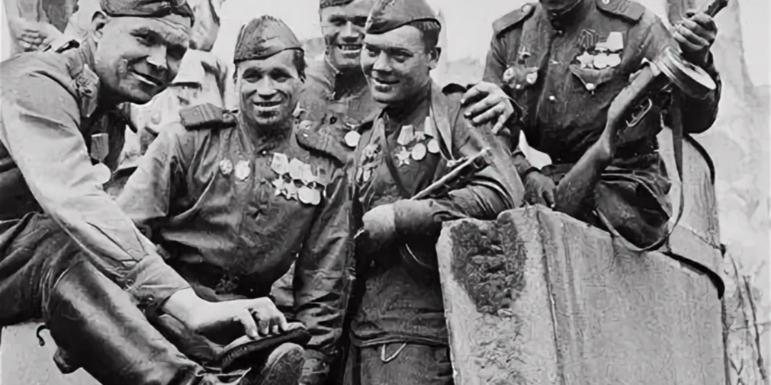 Месили в них грязь на даче, но даже не догадывались: какой инженерный секрет спрятан в советских "кирзачах"