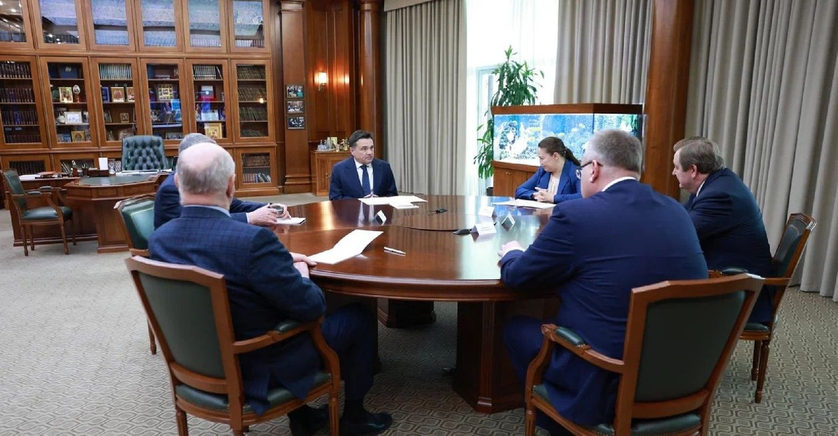    Андрей Воробьёв (в центре) (Фото: пресс-служба губернатора и правительства МО)