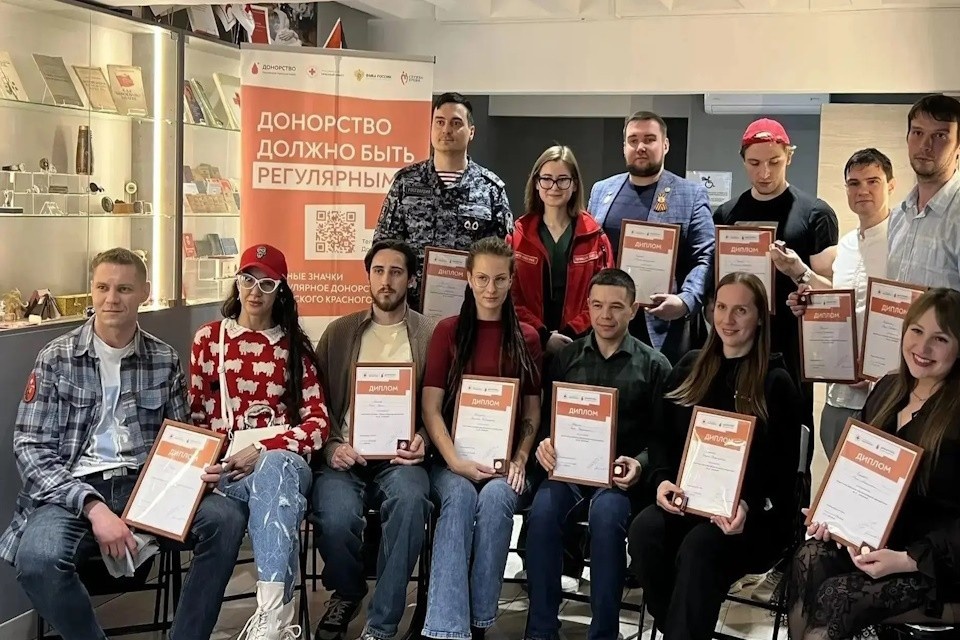    Почетный донор из вневедомственной охраны Росгвардии получил награду от Красного Креста Предоставлено Росгвардией