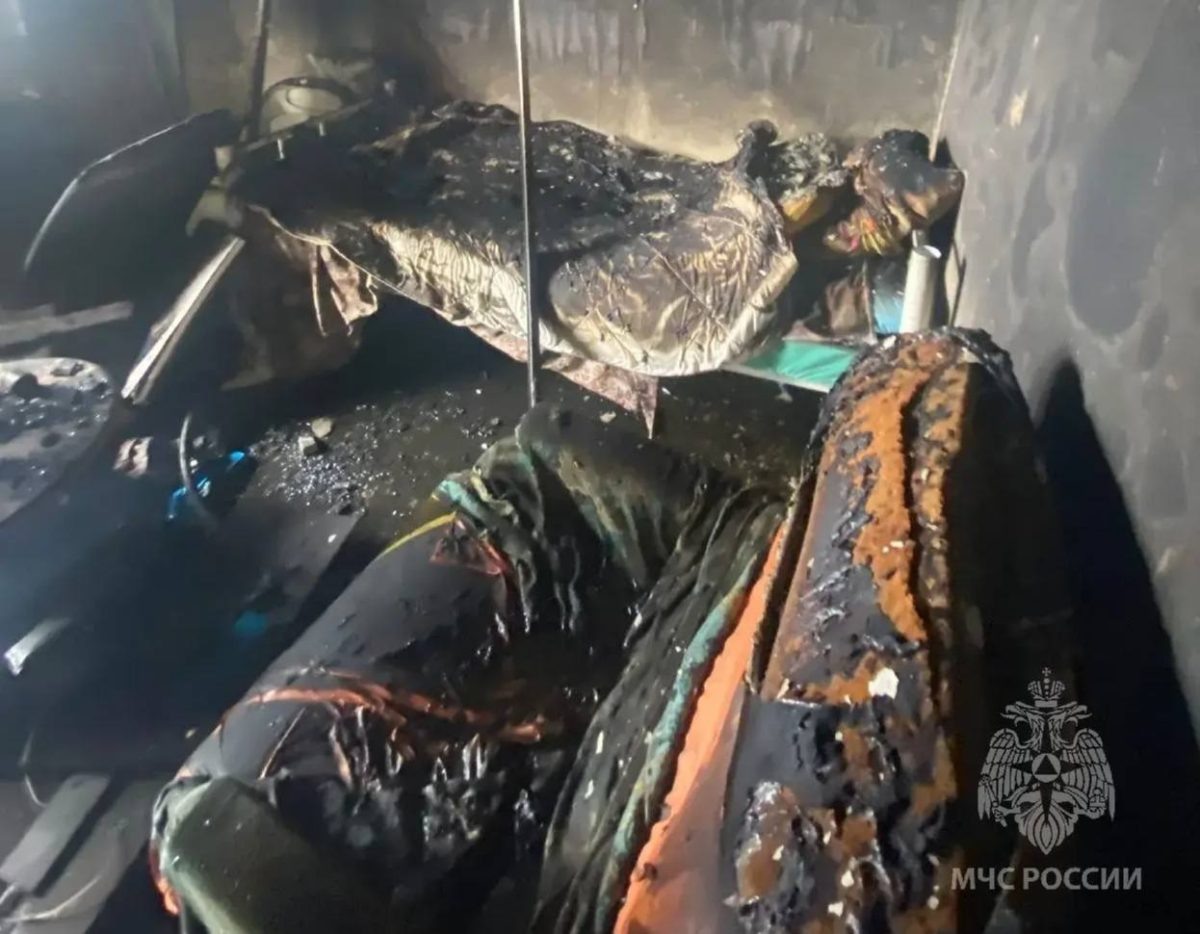    Вероятной причиной возгорания стало неосторожное обращение с огнем при курении