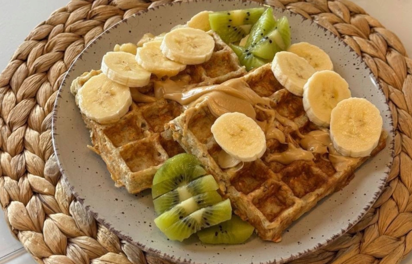 Завтрак за 5 минут: Полезные вафли из трёх ингредиентов...