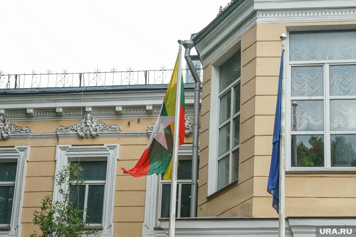     Женщина прилетела в Мьянму работать переводчицей, указано в посте