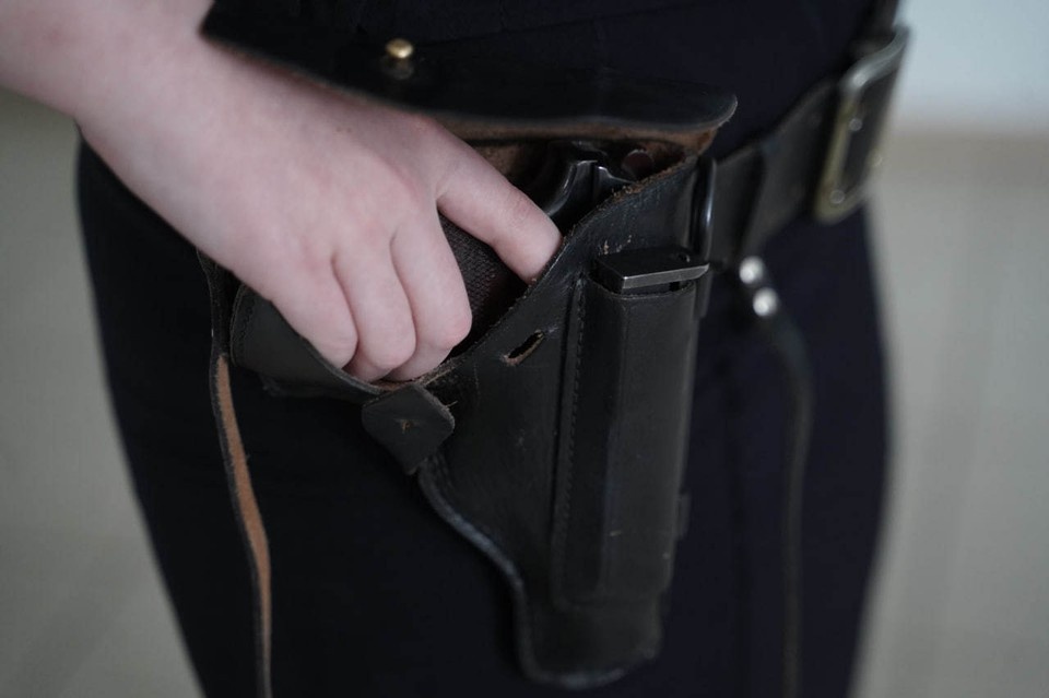    Военный устроил стрельбу во дворе в Хмельницком на Украине Светлана МАКОВЕЕВА