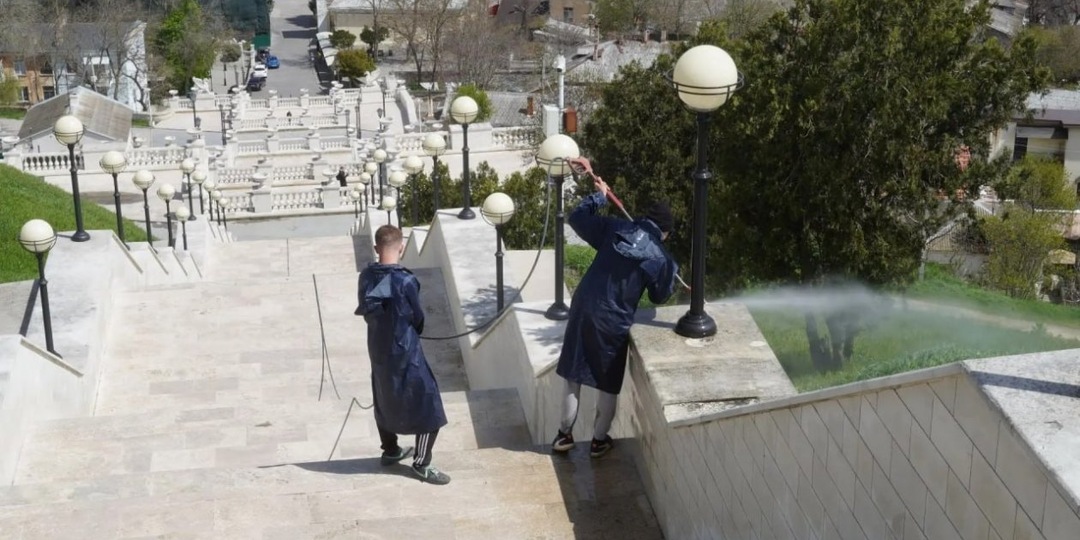 В Керчи начали очистку Митридатских лестниц