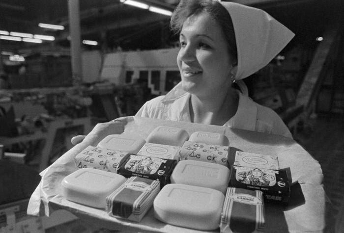 Как бабушки спасали сад от вредителей: проверенные советские методы. Фото © ТАСС / Фотохроника ТАСС / Станислав Панов