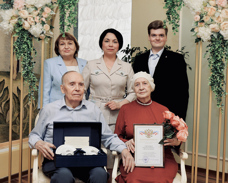     В Курске чествовали золотых и бриллиантовых юбиляров семейной жизни