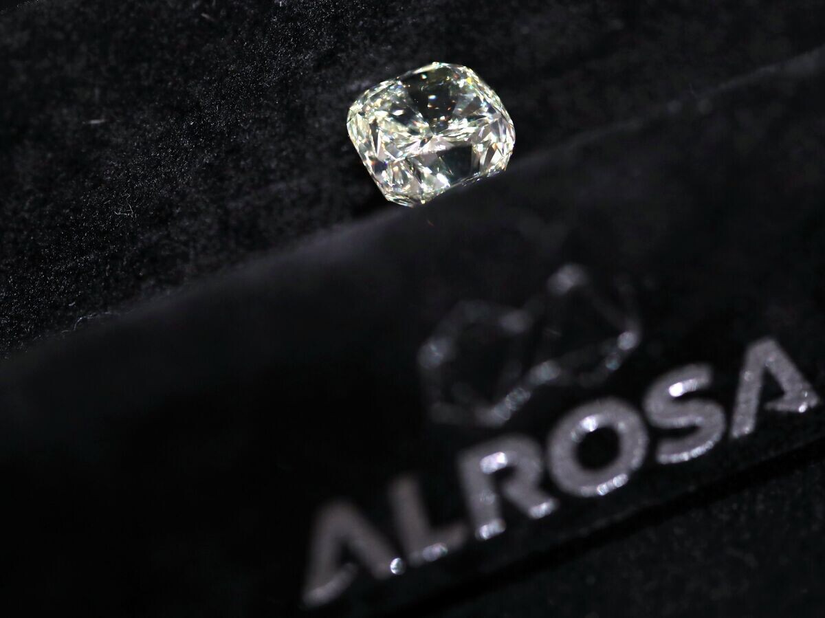    Показ бриллиантов компании "Алроса"© РИА Новости . Илья Питалев