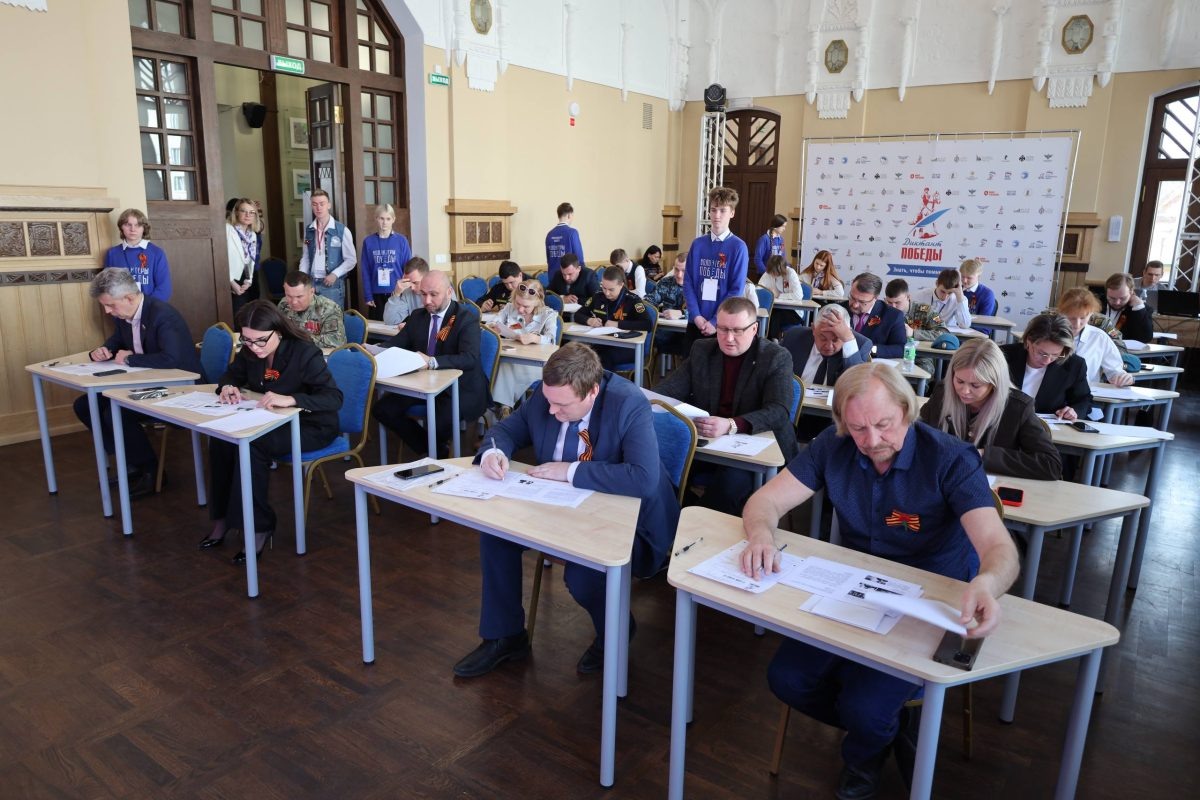    За 45 минут участники диктанта выполнили 25 заданий разного уровня сложности