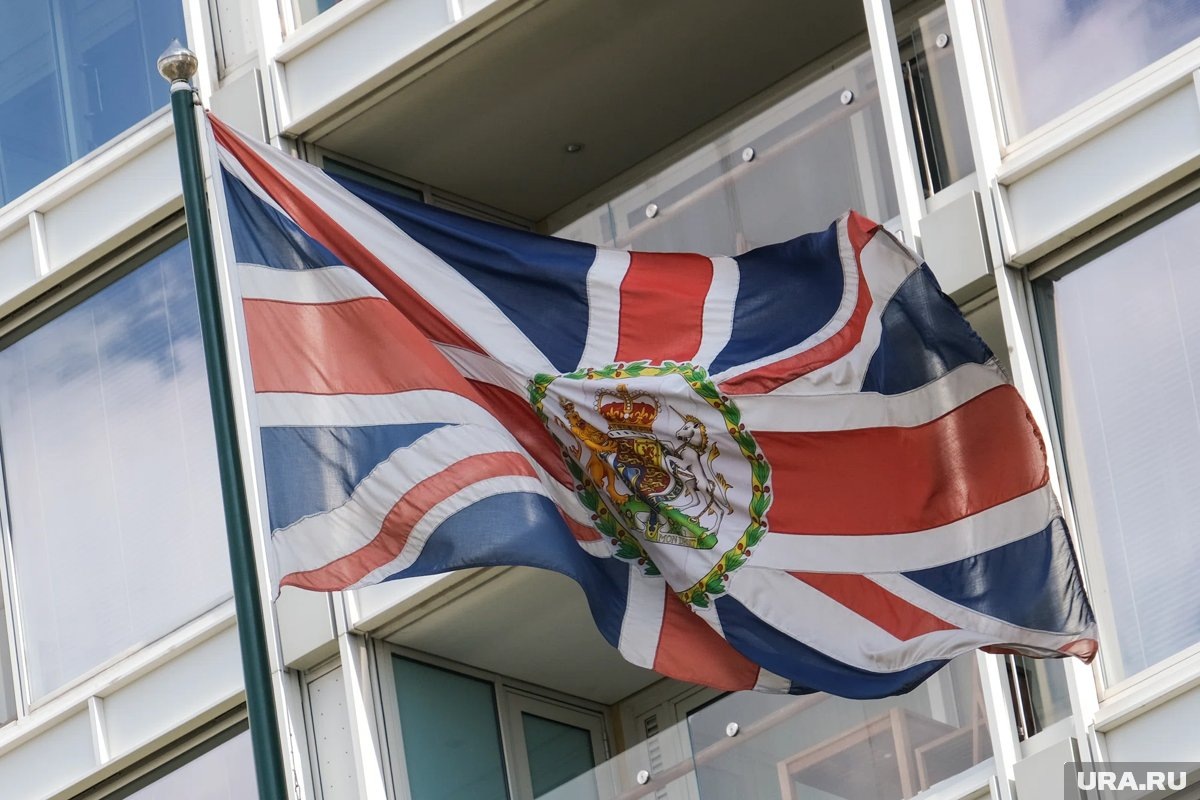     Суверенитет принадлежит Соединенному Королевству, а самоопределение имеет первостепенное значение, заявил представитель канцелярии