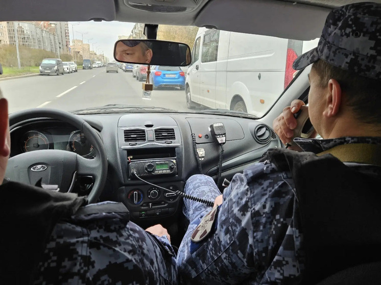     Друзья пострадавшего сразу позвонили в полицию. Фото: пресс-служба Росгвардии Петербурга и Ленобласти