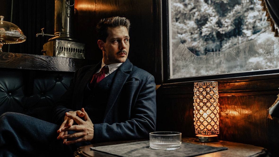    Кадр из фильма «Красный шелк» реж, Андрей Волгин, НМГ