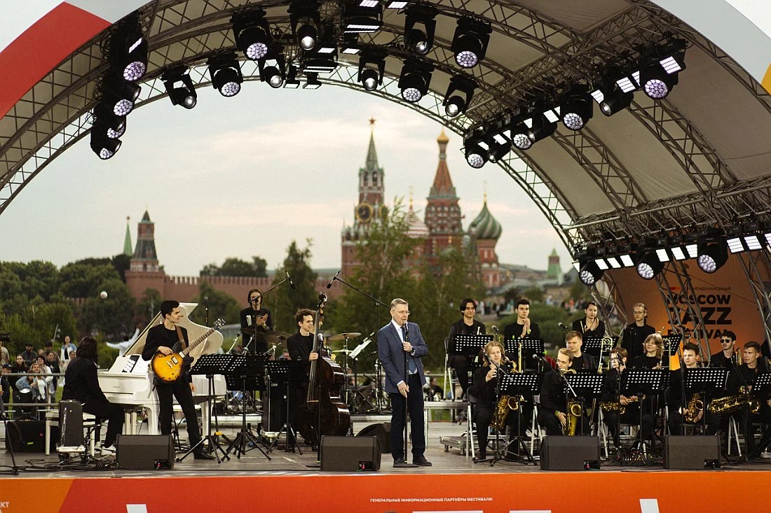 Оркестр Академии джаза п/у з.а. РФ Павла Овчинникова