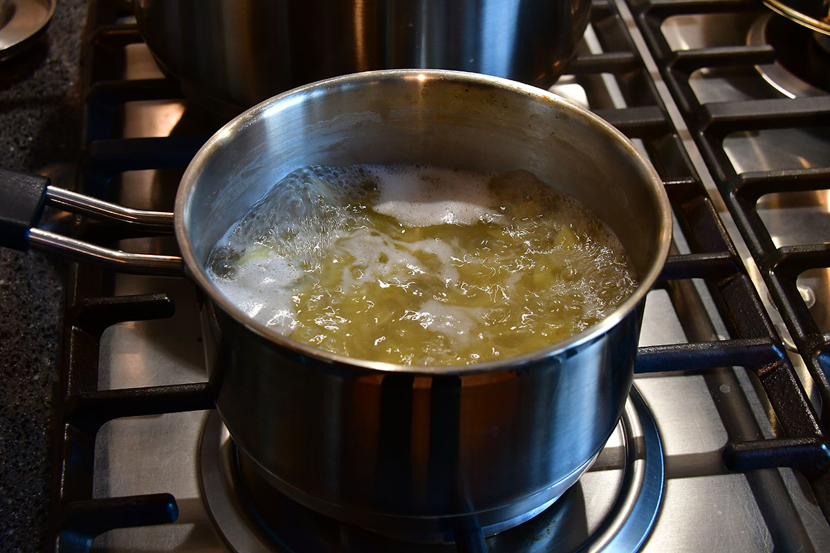 Отвариваем макароны