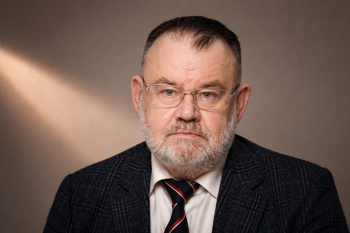 Олег  Хлобустов - Эксперт Фонда национальной и международной
безопасности
