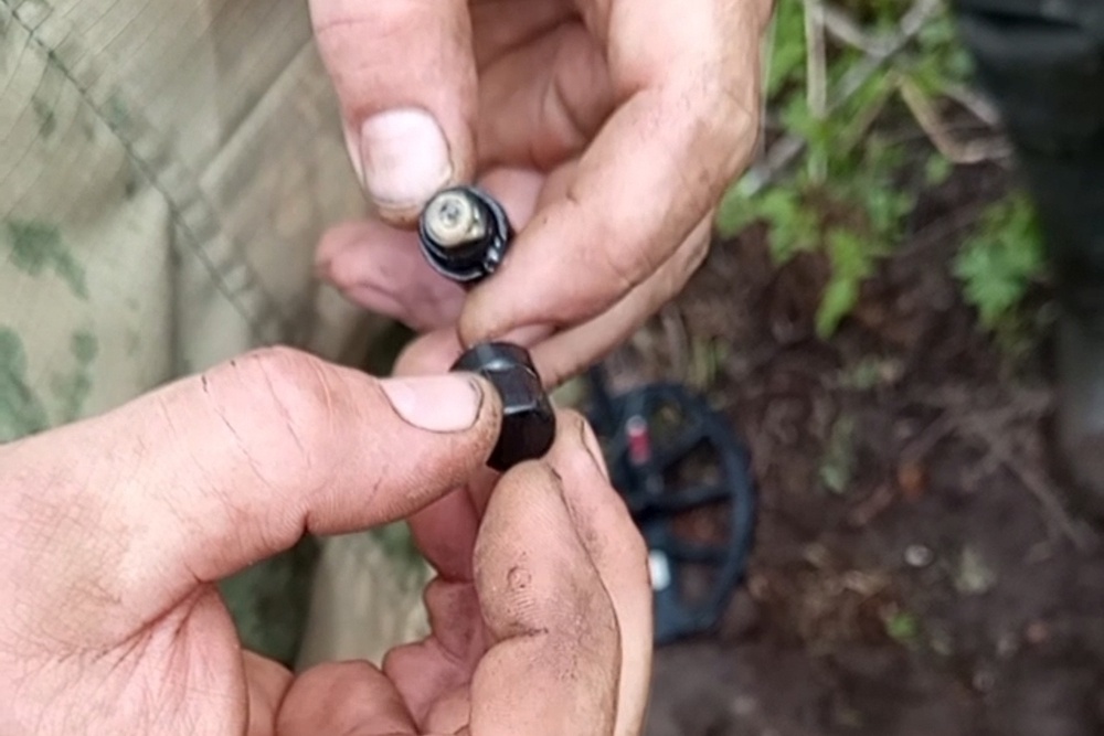    Такая находка - главный стимул и награда для добровольцев-поисковиков. / Фото: vk.com/mvpgpamyat