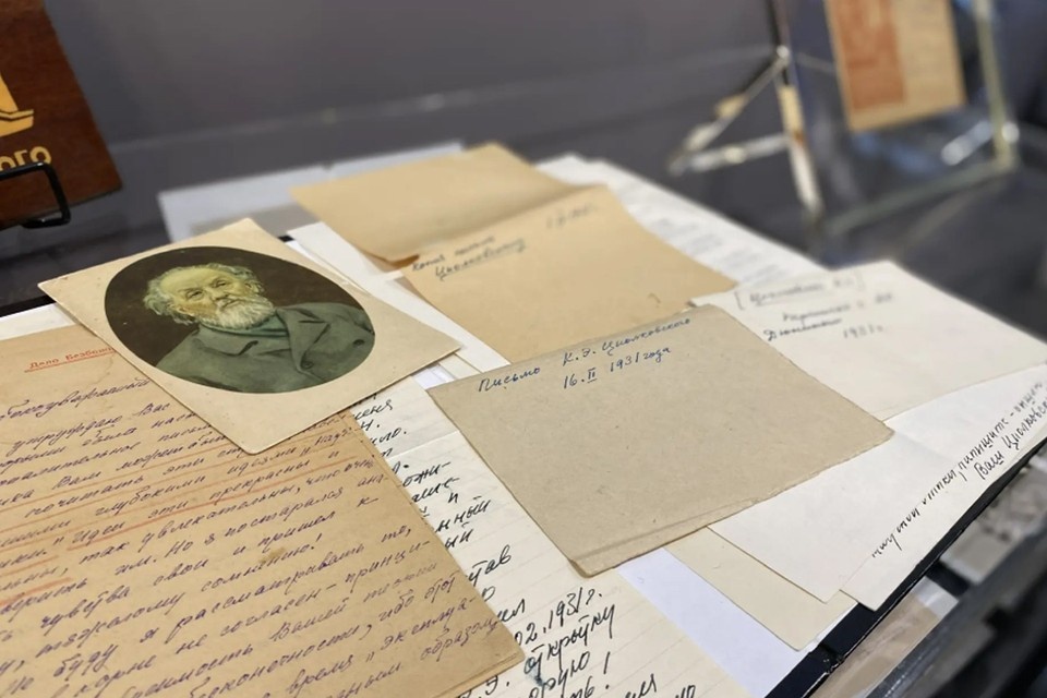    Письмо Константина Циолковского передали в музей школы №521. Фото: https://max.ru/aakhort