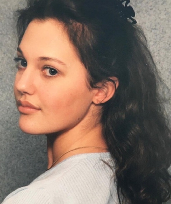    Мерьем Узерли в юности, до всемирной славы и кардинальных перемен.