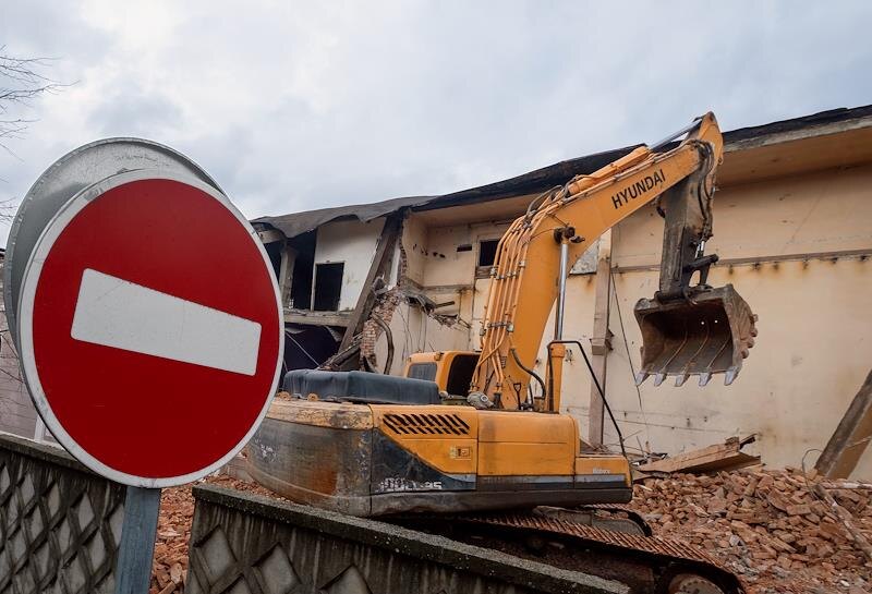 Cнос здания манежа лейб-гвардии Финляндского полка на Васильевском острове в Петербурге. Фото: Алексей Смагин/Коммерсантъ