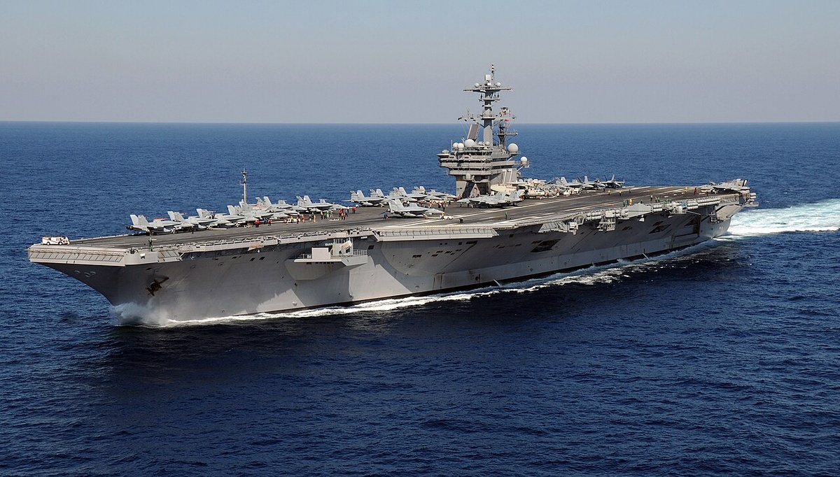     Авианосец USS George H.W. Bush   
(сс) U.S. Navy