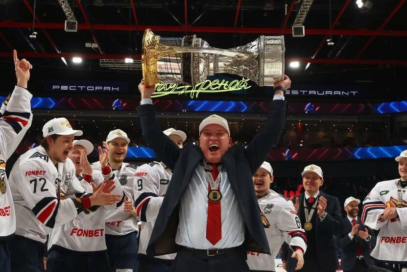    «Металлург» Разина с Кубком Гагарина-2024. Фото: Соцсети ХК «Металлург»