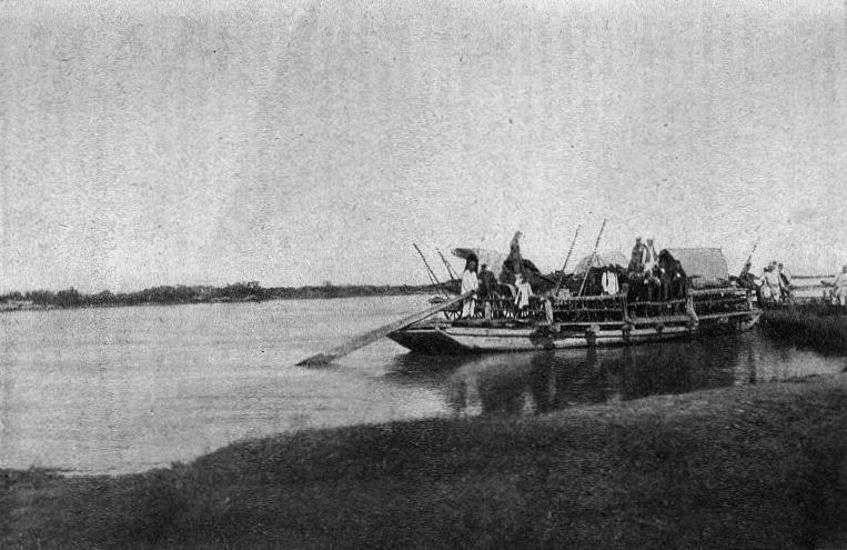 Г. К. Гинс. Переправа на пароме через реку Или. 1909
