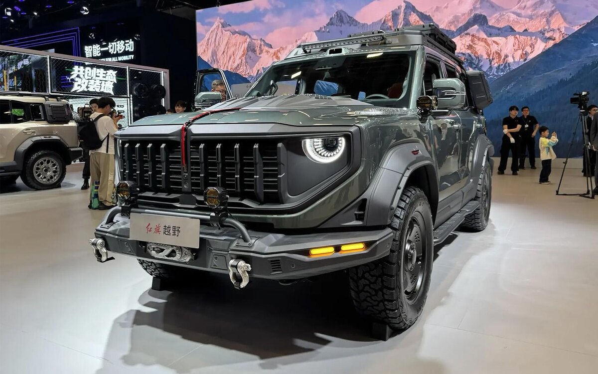1 Новый Hongqi P567, передняя часть  ( фото с Пекинского автосалона)