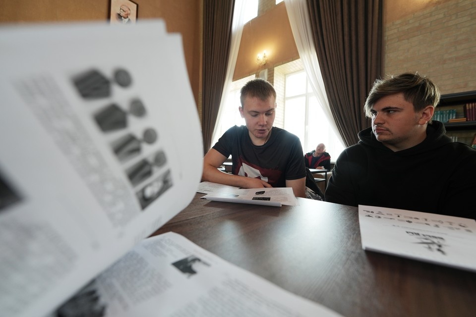    Студенты Приазовского госуниверситета на международном «Диктанте Победы» Александр ИВАНОВ