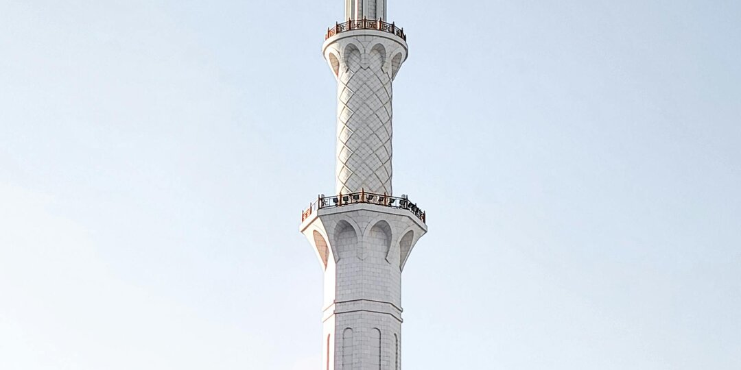 Пророк ﷺ проклял подражающих противоположному полу и велел выгонять их из домов. Почему это так важно?