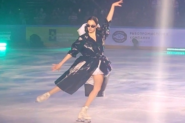 Шоу Тутберидзе в Казани: татарский номер Загитовой, Трусова с мужем, Медведева-невеста