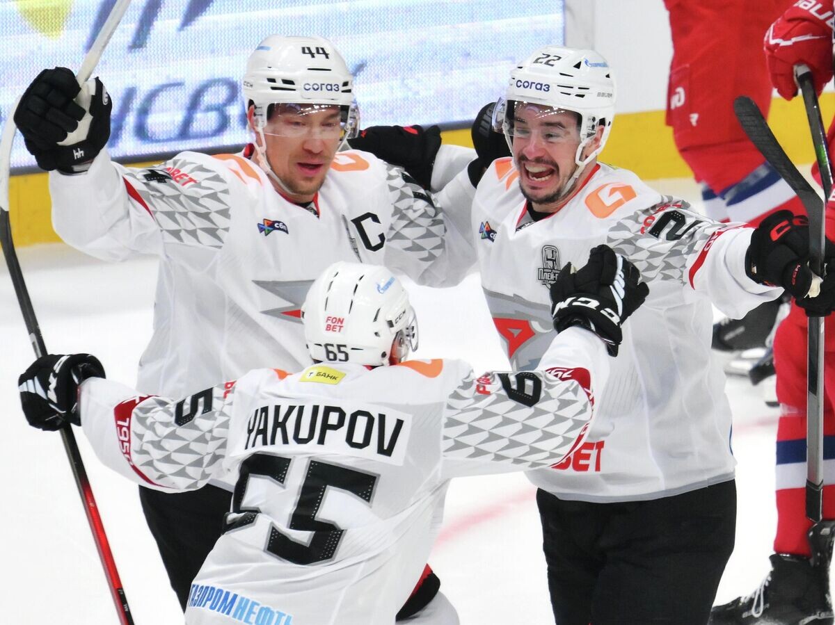    Хоккеисты "Авангарда" празднуют гол | © РИА Новости / Григорий Сысоев