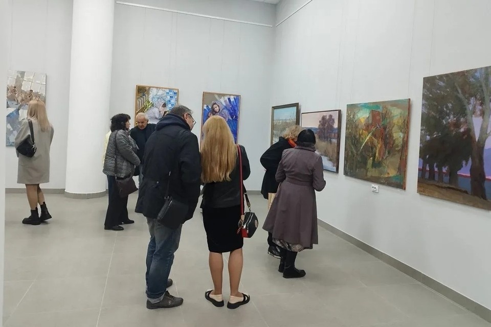    Мариупольцы и гости города смогут посетить выставку «Большой формат» до 17 мая. Фото: Администрация Мариуполя