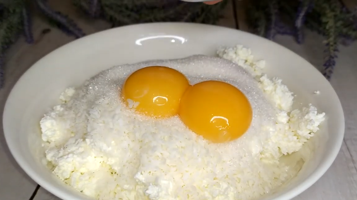 Шоколадный пирог с творожными шариками. Фото автора