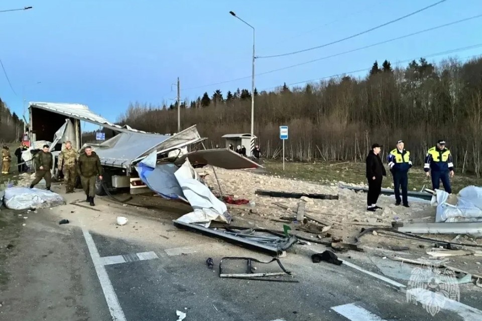   В страшной аварии пострадали 10 пассажиров автобуса. Фото: https://max.ru/id7839306722_gos