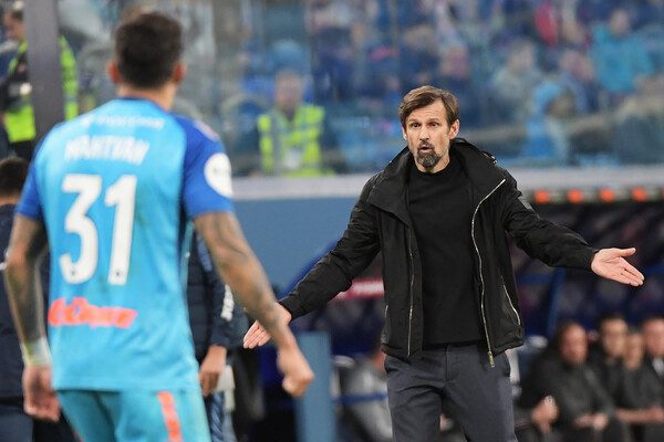 Главный тренер ФК «Зенит» Сергей Семак и игрок ФК «Зенит» Густаво Мантуан в матче 21-го тура чемпионата России по футболу среди клубов Премьер-лиги между ФК «Зенит» (Санкт-Петербург) и ФК «Рубин» (Казань), 2024 год / Александр Гальперин/РИА Новости   📷