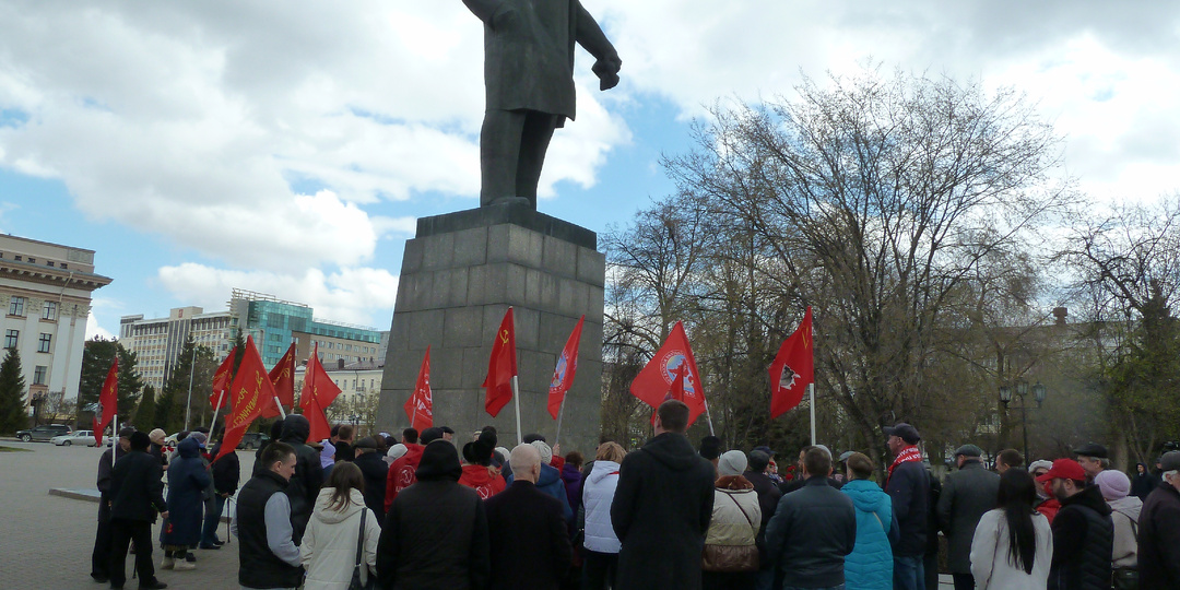 22 апреля коммунисты Тюмени возложили цветы к памятнику В.И. Ленину