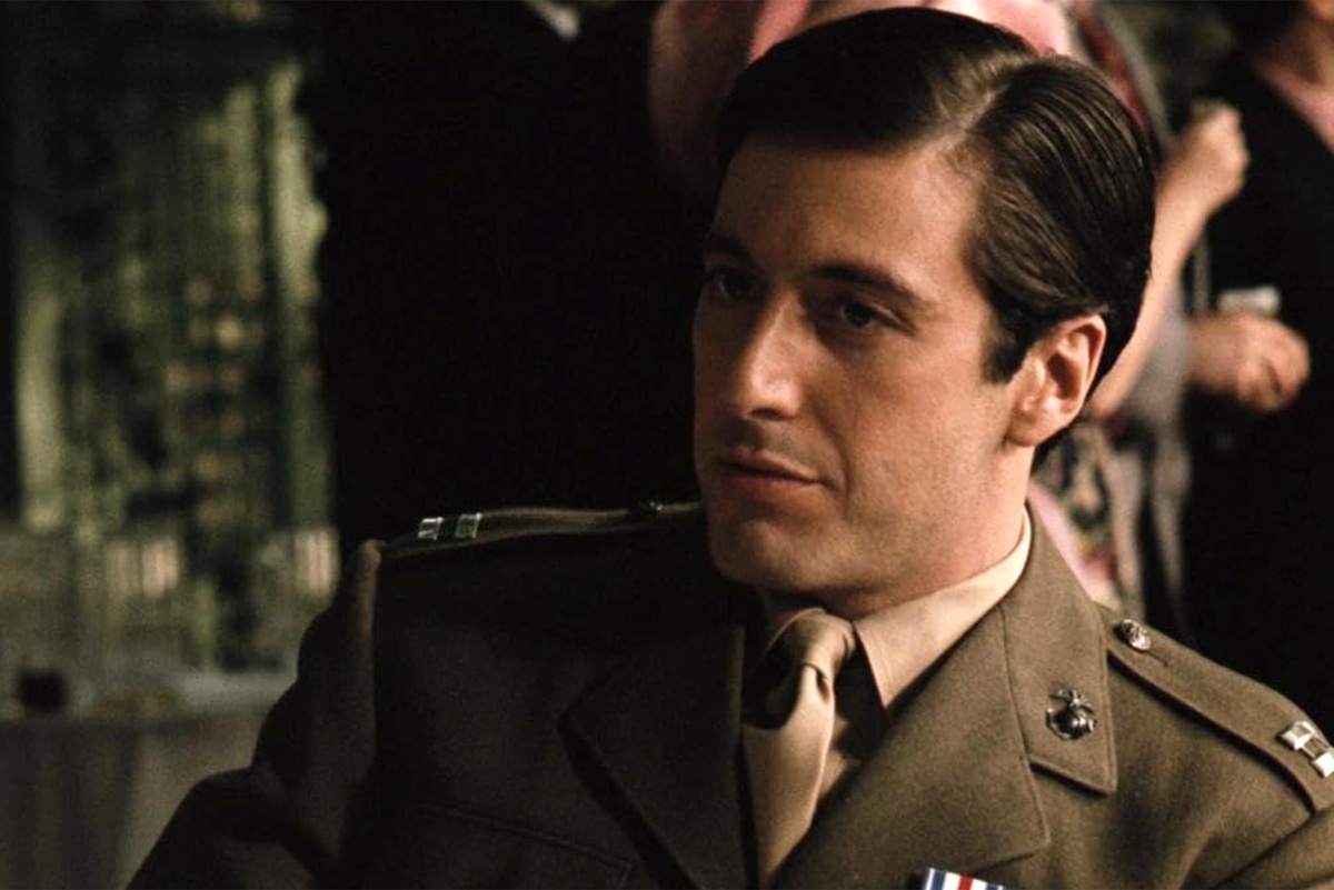    Роль Майкл Корлеоне в "Крестном отце" принесла Пачино мировую известность. В культовой саге он сыграл героя войны и младшего сына главы семьи, который вопреки своим планам берет на себя руководство фамильным делом./imdb.com