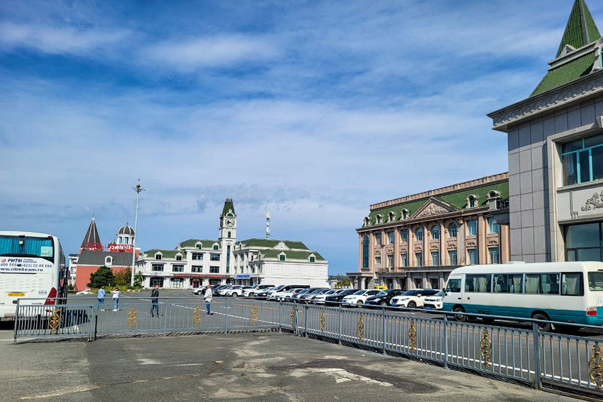 В Хуньчуне можно заранее купить билет на автобус в Россию.  Фото: Фото: ФедералПресс / Анна Миронова