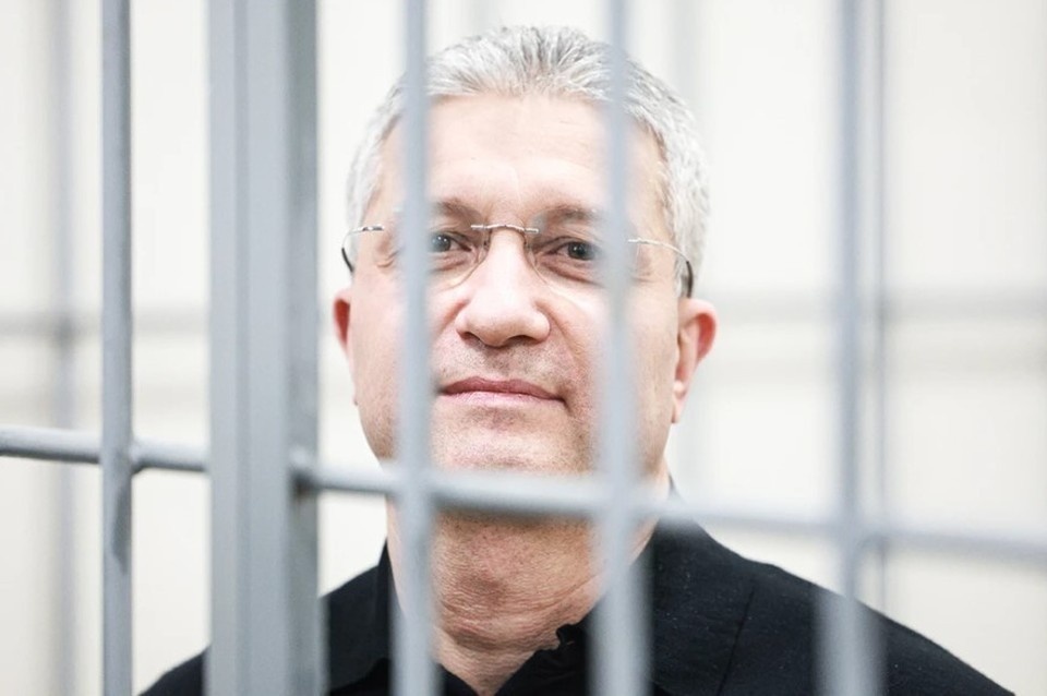    Приставы начали передачу имущества Тимура Иванова государству. Фото: Александр Щербак/ТАСС