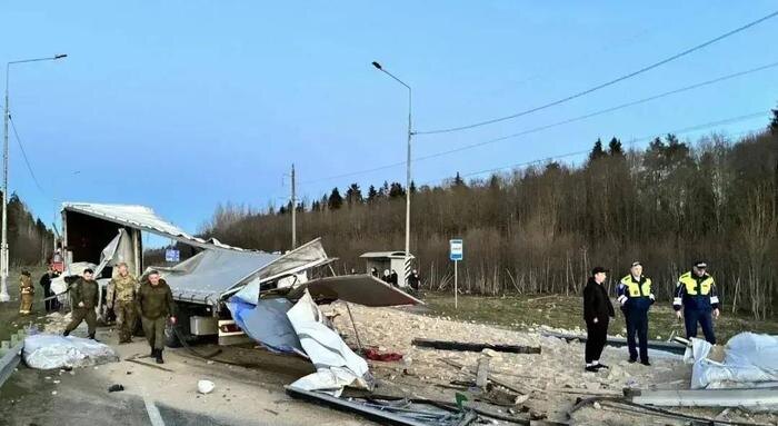 Обложка © МАКС / МЧС Ленинградской области