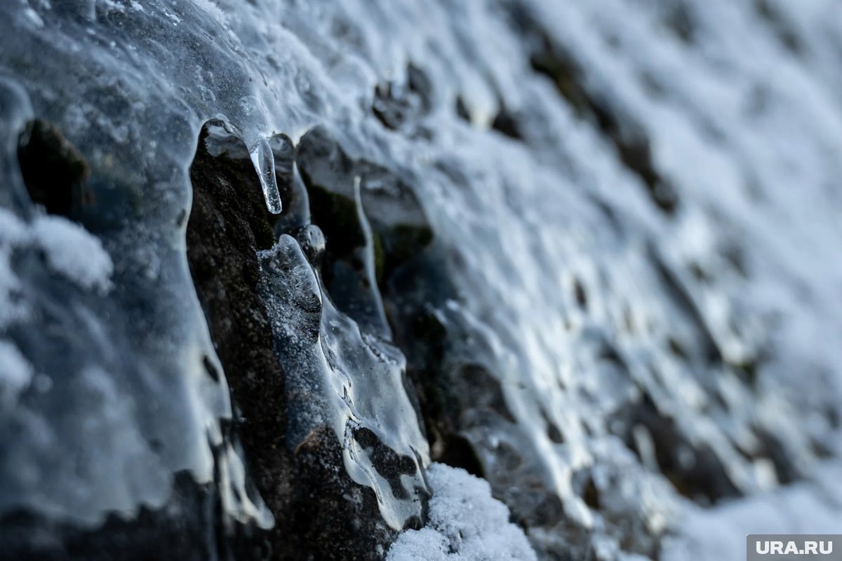     Произошел сход лавины в районе горного массива Мунку-Сардык