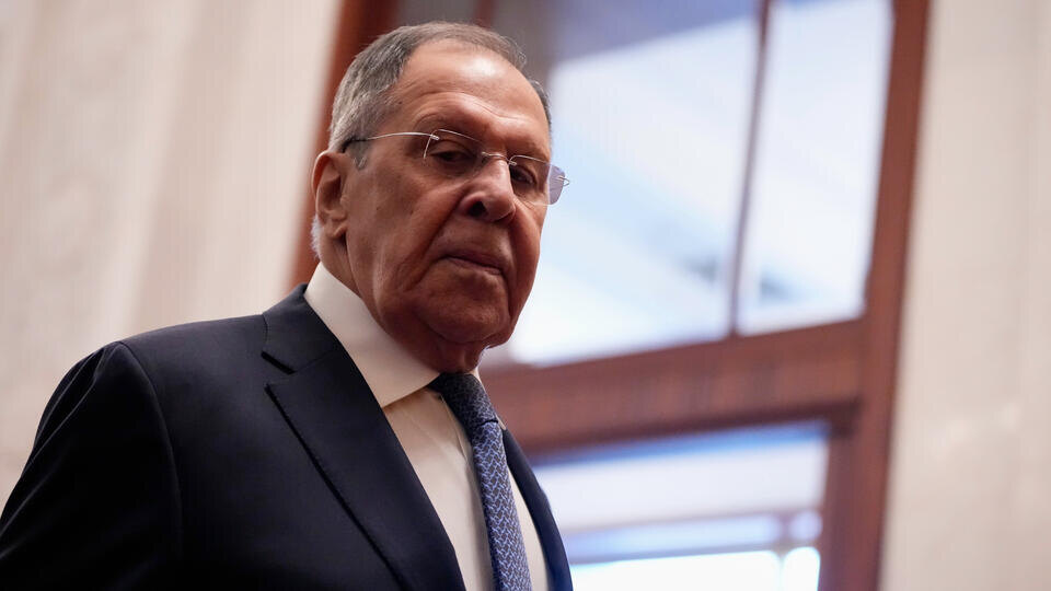     Лавров ответил анекдотом про армянское радио на вопрос об искусстве дипломатии Iori Sagisawa/AP/TASS