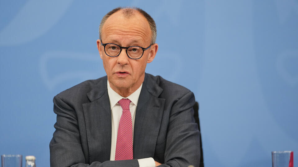     Немецкий политик призвал Мерца связаться с Россией ради поставок нефти Markus Schreiber/AP/TASS