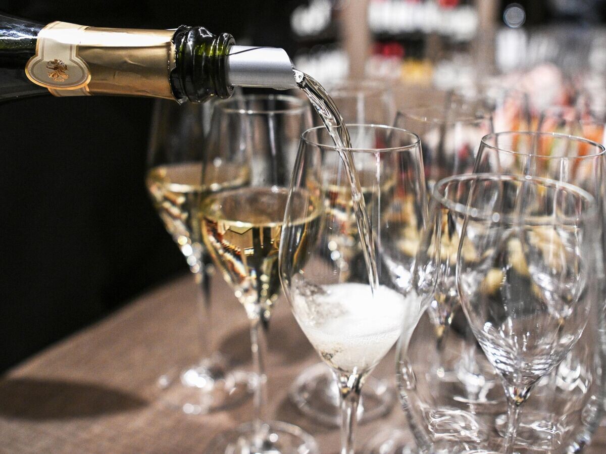    Разлив вина | © РИА Новости / Сергей Бобылев